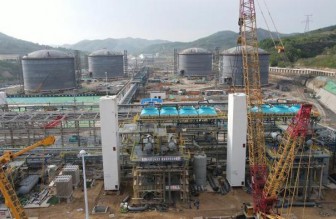 延安天然氣調(diào)峰項目冷箱吊裝完成